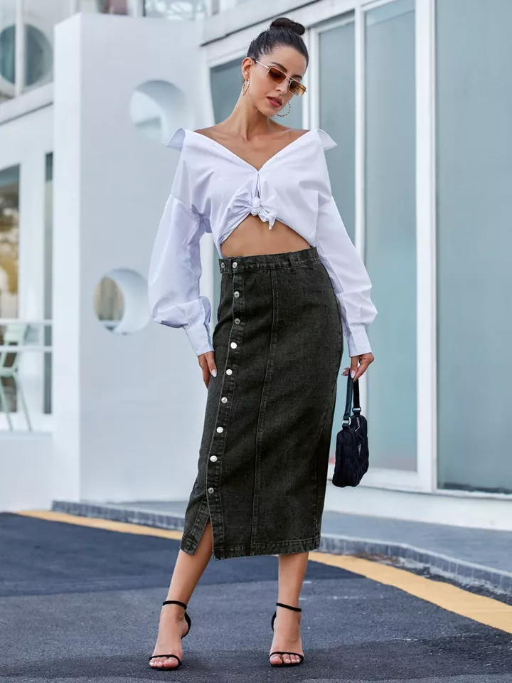  Buttoned Denim